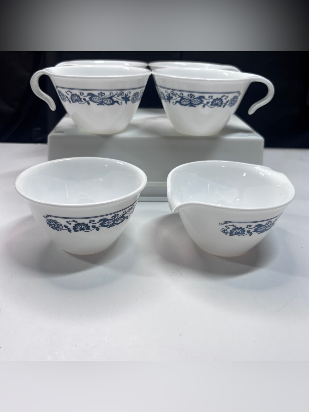 Corelle Corning Old Town Blue Onion Hook Handle Coffee Cups 4 W/ Cream Sugar - Picture 7 of 10